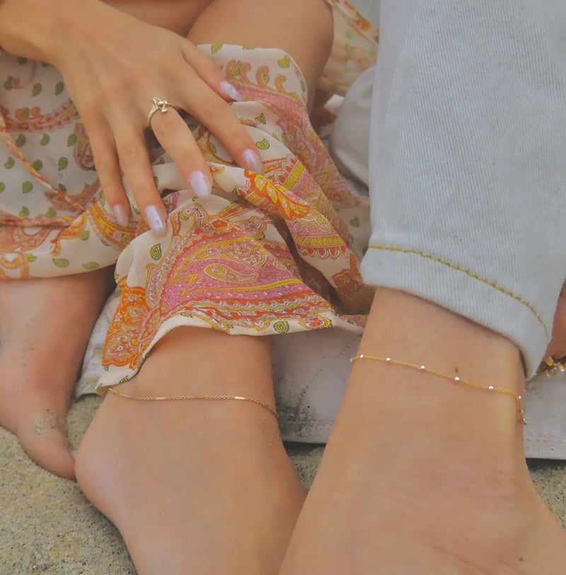 Which Ankle to Wear an Ankle Bracelet On? Left ankle vs right ankle?